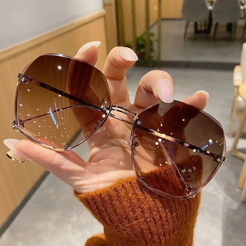 Designer Sunglasses - نظارات شمسية معدنية متعددة الأضلاع بتصميم