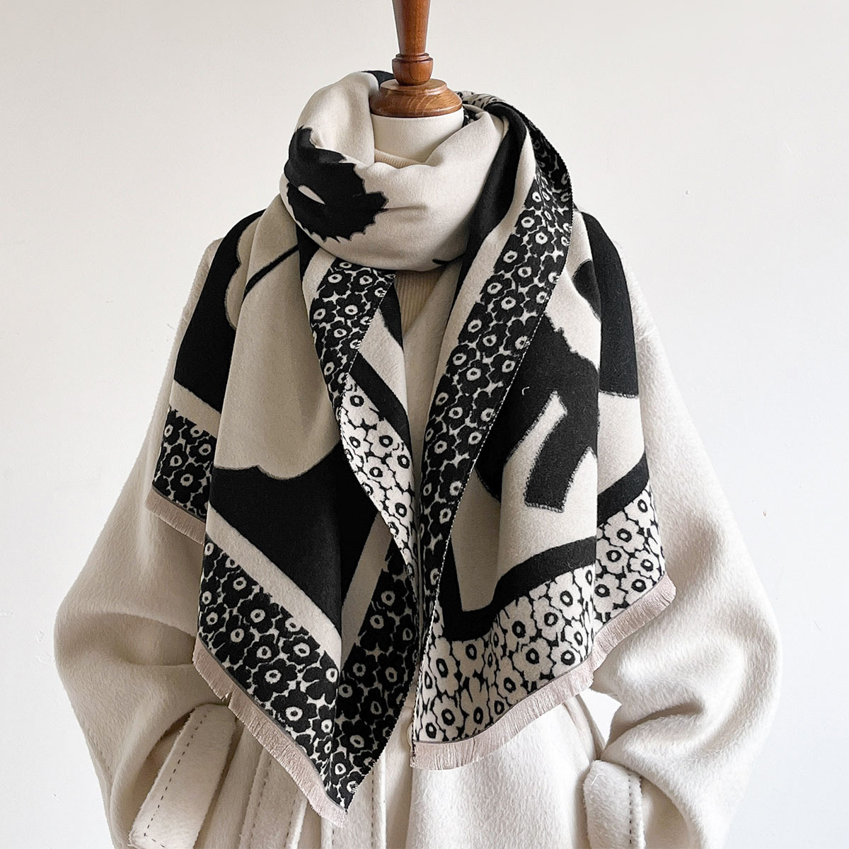 وشاح نسائي كبير بنقشة زهور جاك - مراجعة Cashmere Scarf وسعره