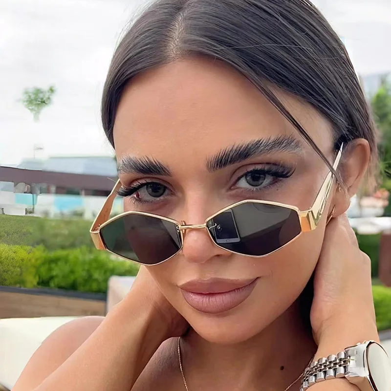 نظارات شمسية نسائية عصرية بتصم - مراجعة Designer Sunglasses وسعره