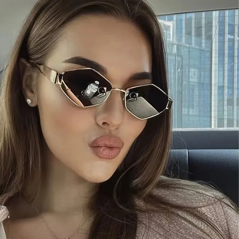 نظارات شمسية نسائية عصرية بتصم - مراجعة Designer Sunglasses وسعره